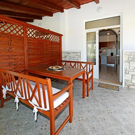 Appartement Comfortable With Terrace Poreč