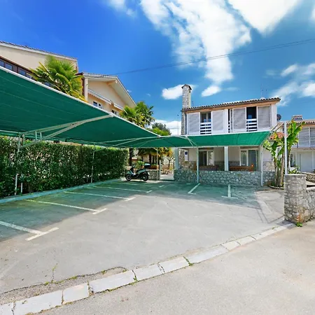 Comfortable With Terrace Apartment